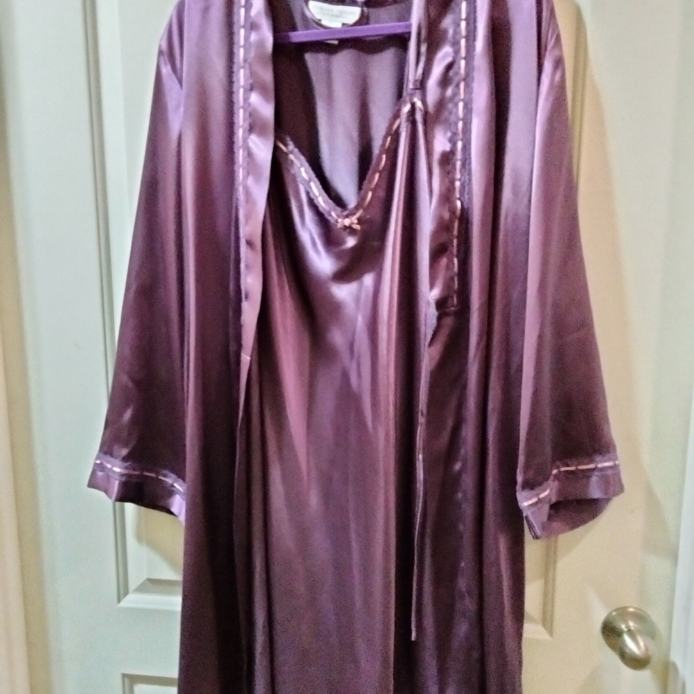 Morgan Taylor robe and nightgown.  Amethyst satin  XL